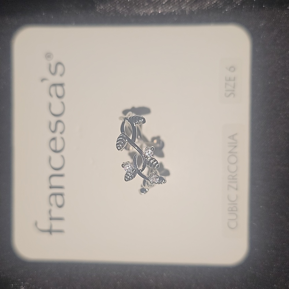 Silver leafy ring - Picture 2 of 5